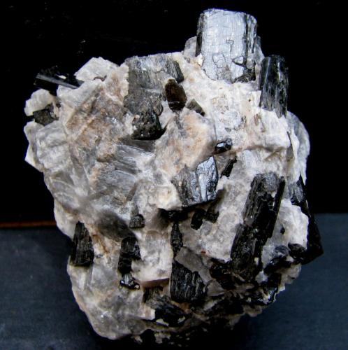 Fluoro-richterita<br />Wilberforce area, Haliburton County, Ontario, Canada<br />50 x 42 x 24 mm<br /> (Autor: José Luis Zamora)