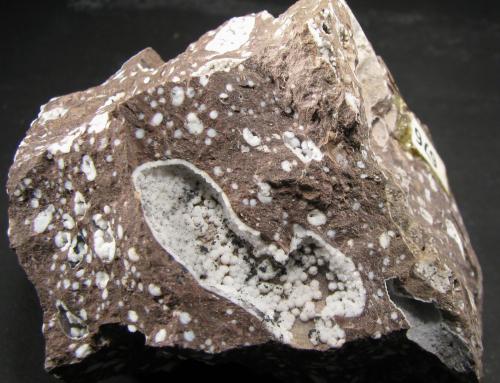 Zeolita (Grupo)<br />Mirador de la Centinela, San Miguel de Abona, Comarca Abona, Tenerife, Santa Cruz de Tenerife Province, Canary Islands, Spain<br />65 x 5 x47 mm<br /> (Autor: José Luis Zamora)
