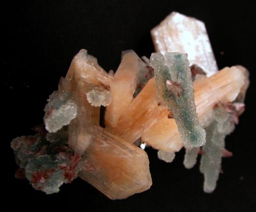 Estilbita, Cuarzo (variedad calcedonia)<br />Distrito Jalgaon, Maharashtra, India<br />75 x 56 x 48 mm<br /> (Autor: José Luis Zamora)