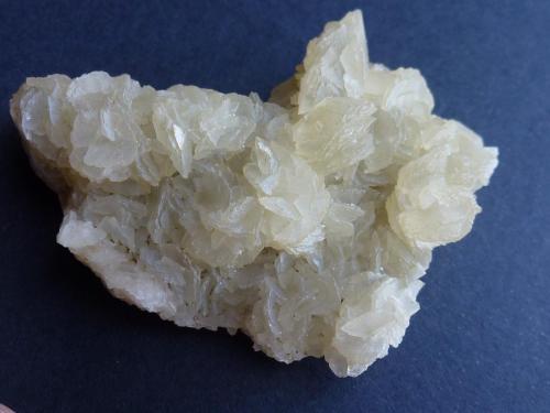 Calcita, Pirita, Magnetita<br />San Guillermo Claim, Jerez de los Caballeros, Comarca Sierra Suroeste, Badajoz, Extremadura, Spain<br />6 x 5 cm.<br /> (Autor: javier ruiz martin)