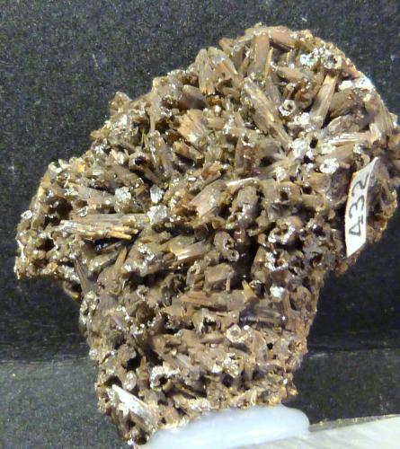 Vanadinita arsenical y descloizita<br />Mina Erupción (Mina Ahumada), Sierra de Los Lamentos, Municipio Ahumada, Chihuahua, México<br />4 x 4 x 2 cm.<br /> (Autor: Felipe Abolafia)