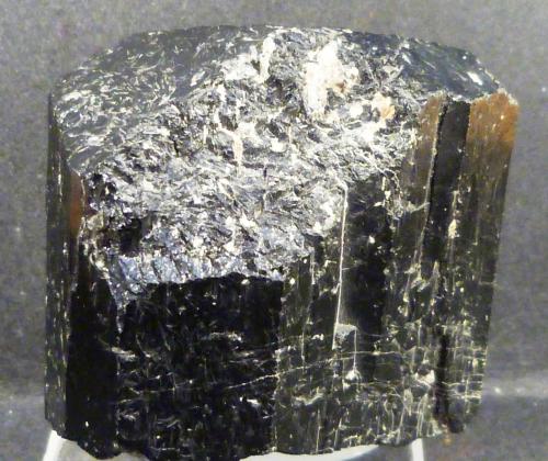 Schorlo (Chorlo) (grupo Turmalina)<br />Yinnietharra Station, Yinnietharra, Condado Upper Gascoyne, Australia Occidental, Australia<br />5 x 5 x 4 cm.<br /> (Autor: Felipe Abolafia)