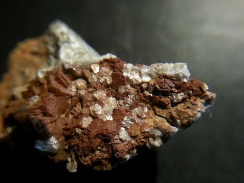 Nacrita<br />Mina Linda Mariquita, El Molar, Comarca Priorat, Tarragona, Cataluña / Catalunya, España<br />2,5 x 1 x 1 cm<br /> (Autor: Javier Rodriguez)