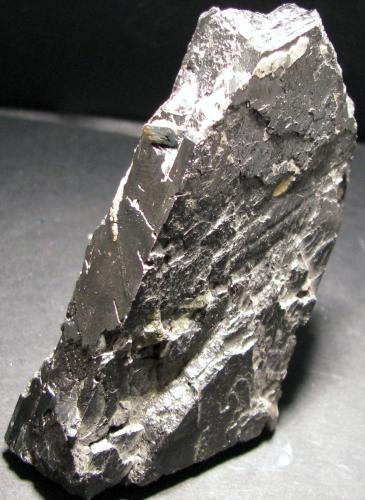 Ferberita<br />Minas da Panasqueira, Aldeia de São Francisco de Assis, Covilhã, Castelo Branco, Cova da Beira, Centro, Portugal<br />76 x 39 x 19 mm.<br /> (Autor: José Luis Zamora)