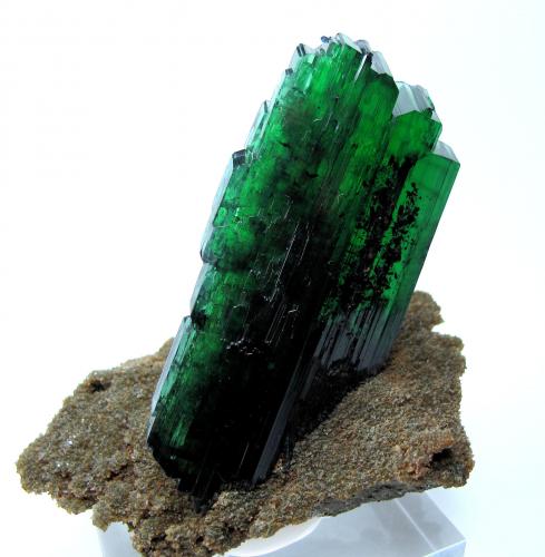 Vivianita, siderita, pirita<br />Huanuni Mine, Huanuni, Dalence Province, Oruro Department, Bolivia<br />Cristal: 82 mm x 38 mm x 11 mm. Matriz: 90 mm x 56<br /> (Autor: Carles Millan)