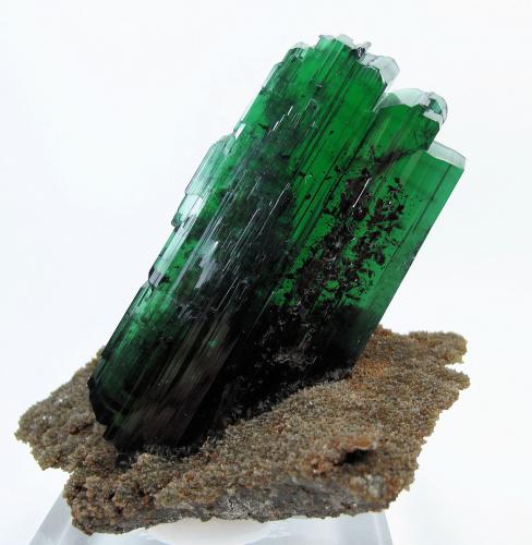 Vivianita, siderita, pirita<br />Huanuni Mine, Huanuni, Dalence Province, Oruro Department, Bolivia<br />Cristal: 82 mm x 38 mm x 11 mm. Matriz: 90 mm x 56<br /> (Autor: Carles Millan)