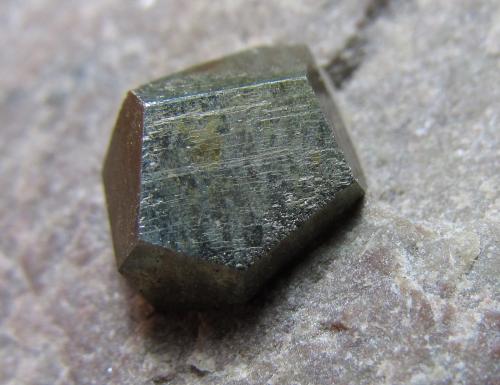 Pirita<br />Provincia Hunan, China<br />Cristal de 1 x 1 cm.<br /> (Autor: prcantos)
