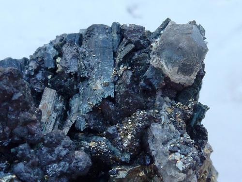 Pirita, Ferro-actinolita, Actinolita, Anfíbol (variedad uralita), Magnetita, Cuarzo<br />San Guillermo Claim, Jerez de los Caballeros, Comarca Sierra Suroeste, Badajoz, Extremadura, Spain<br />6 x 6 cm.<br /> (Autor: javier ruiz martin)
