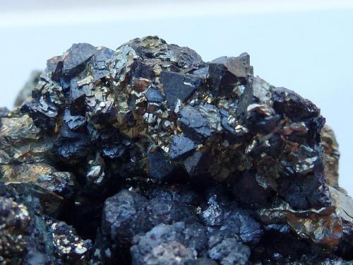 Pirita, Ferro-actinolita, Actinolita, Anfíbol (variedad uralita), Magnetita, Cuarzo<br />San Guillermo Claim, Jerez de los Caballeros, Comarca Sierra Suroeste, Badajoz, Extremadura, Spain<br />6 x 6 cm.<br /> (Autor: javier ruiz martin)