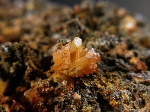 Cerusita<br />Mina Mineralogia, El Molar, Comarca Priorat, Tarragona, Cataluña / Catalunya, España<br />mismo cristal<br /> (Autor: Javier Rodriguez)