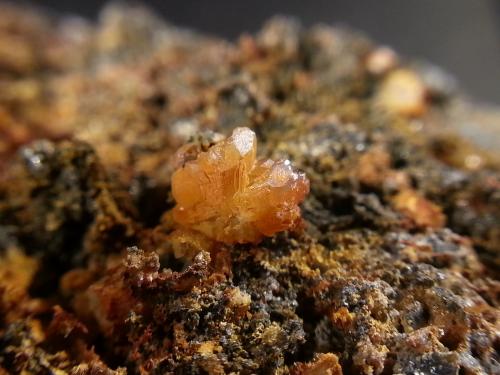 Cerusita<br />Mina Mineralogia, El Molar, Comarca Priorat, Tarragona, Cataluña / Catalunya, España<br />el cristal hace 5 x 3 mm<br /> (Autor: Javier Rodriguez)