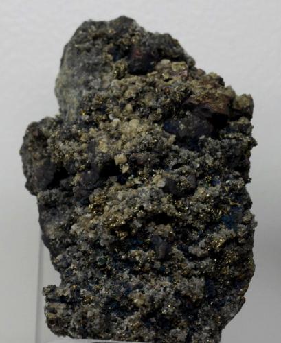 Aikinita, Siderita y Calcopirita.<br />Julcani Mine, Julcani District, Angaraes Province, Huancavelica Department, Peru<br />70x50 mm.<br /> (Autor: Jesus Franquesa Baucells)