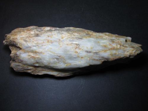 Sillimanita (variedad fibrolita)<br />Yacimiento Arroyo La Garita, Horcajuelo de la Sierra, Comarca Sierra Norte, Comunidad de Madrid, España<br />17 x 6 cm.<br /> (Autor: prcantos)