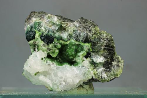 Wavellita<br />Pozo De Linde, Dug Hill, Avant, Condado Garland, Arkansas, USA<br />41x33x13 mm.<br /> (Autor: Juan Espino)