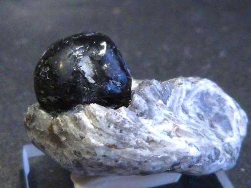 Obsidiana<br />Fernán Perez, Níjar, Comarca Metropolitana de Almería, Almería, Andalucía, España<br />3 x 2 x 2 cm.<br /> (Autor: Felipe Abolafia)