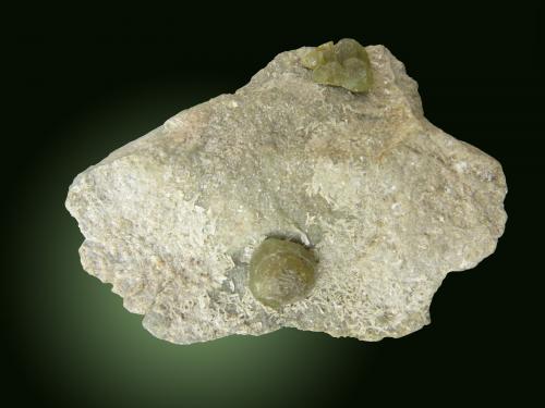 Granate<br />Piedra Parada (Las Vigas), Municipio Tatatila, Veracruz (Veracruz de Ignacio de la Llave), México<br />6.5 cm X 5.5 cm X 2.8 cm.<br /> (Autor: jesus salinas)