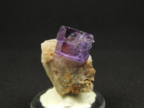 Fluorita, Barita<br />Mina San Antonio (Mina San Antonio el Grande), Campo Este, Distrito Santa Eulalia, Municipio Aquiles Serdán, Chihuahua, México<br />2.5 x 2 x 2.5 centimetros<br /> (Autor: Ricardo Melendez)