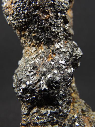 Limonita pseudo Pirita<br />Cuetzalan del Progreso, Municipio Puebla de Zaragoza, Puebla, Mexico<br />8.5 x 2.3 x 2.7 centimetros<br /> (Autor: Ricardo Melendez)