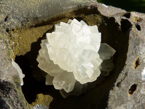 Calcita<br />Niu Corbu Quarry, Noragugume, Nuoro Province, Sardinia/Sardegna, Italy<br />9 x 7 cm<br /> (Autor: nerofis2)