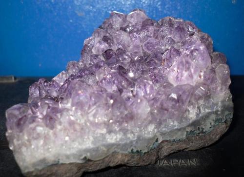Cuarzo (variedad amatista)<br />Brasil<br />9 x 7 cm<br /> (Autor: phrancko)