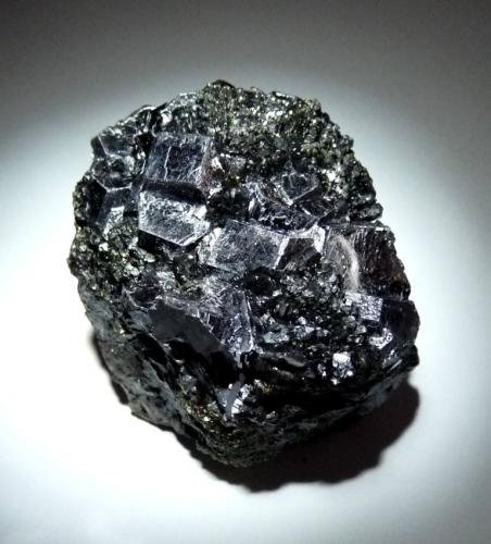 Galena<br />Distrito Raura, Provincia Cajatambo, Departamento Lima, Perú<br />45x40 mm.<br /> (Autor: Jesus Franquesa Baucells)