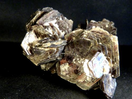 Zinnwaldita (serie Siderofilita-Polilitionita) (grupo de las micas)<br />Conselheiro Pena, Vale do Rio Doce, Minas Gerais, Brazil<br />7 x 4,5 x 7 cm.<br /> (Autor: Felipe Abolafia)