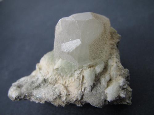 Calcita, prehnita y actinolita<br />Oficarsa Quarry, De las Culebras Hill, Carchelejo, Cárcheles, Comarca Sierra Mágina, Jaén, Andalusia, Spain<br />4''5 x 3 cm.<br /> (Autor: prcantos)