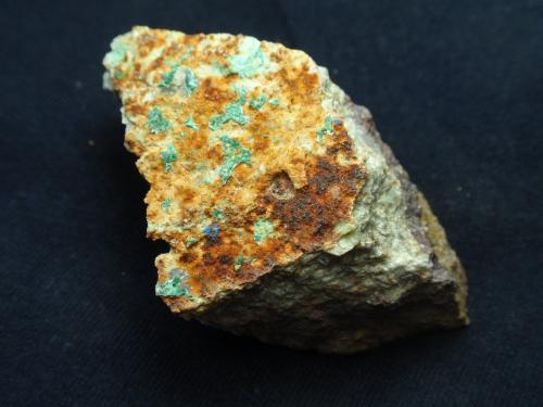 Malaquita<br />Pedrera Berta, Turó de Can Domènech, Serra de Roques Blanques, Sant Cugat del Vallès-El Papiol, Comarca Vallès Occidental / Baix Llobregat, Barcelona, Cataluña / Catalunya, España<br />5 x 3 x 3 cm<br /> (Autor: karbu8)