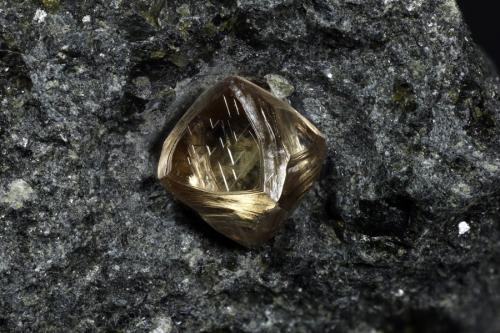 Diamante<br />Sudáfrica<br />Cristal de 5mm<br /> (Autor: Oscar Fernandez)