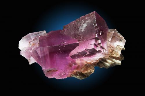 Fluorita, Barita<br />Zona minera de Berbes, Berbes, Ribadesella, Comarca Oriente, Principado de Asturias (Asturias), España<br />10x7cm, cristales de 4cm de arista<br /> (Autor: Raul Vancouver)