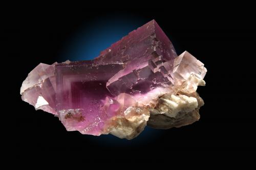 Fluorita, Barita<br />Zona minera de Berbes, Berbes, Ribadesella, Comarca Oriente, Principado de Asturias (Asturias), España<br />10x7cm, cristales de 4cm de arista<br /> (Autor: Raul Vancouver)