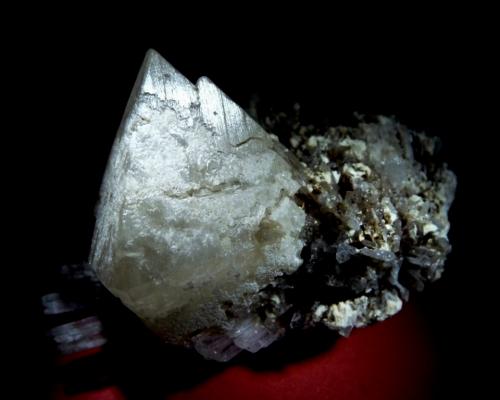 Powellita y Escolecita.<br />Aurangabad, Distrito Aurangabad, Maharashtra, India<br />70x50 mm.<br /> (Autor: Jesus Franquesa Baucells)