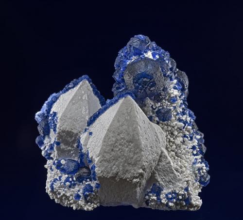 Quartz, Fluorite<br />Huanggang Mines, Hexigten Banner (Kèshíkèténg Qí), Chifeng (Ulanhad), Inner Mongolia Autonomous Region, China<br />7.0 x 7.4 cm<br /> (Author: am mizunaka)