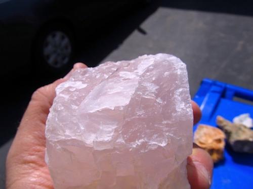 Quartz (var. rose)<br />Hogg Mine, La Grange, Troup County, Georgia, USA<br />9.5x5.2x5 cm<br /> (Author: steven calamuci)