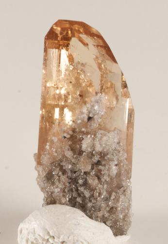 Topaz<br />Cordillera Thomas, Condado Juab, Utah, USA<br />1.8x0.6x0.5 cm<br /> (Author: steven calamuci)