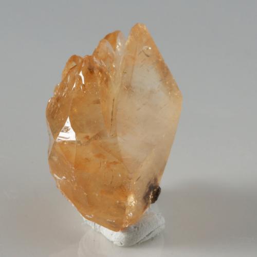 Calcite<br />Elmwood Mine, Carthage, Central Tennessee Ba-F-Pb-Zn District, Smith County, Tennessee, USA<br />5.6x3.3x2.5 cm<br /> (Author: steven calamuci)