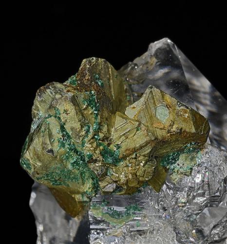 Quartz, Kesterite, Mushistonite<br />Mount Xuebaoding, Pingwu, Mianyang Prefecture, Sichuan Province, China<br />3.8 x 2.5 cm<br /> (Author: am mizunaka)