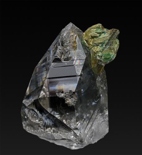 Quartz, Kesterite, Mushistonite<br />Mount Xuebaoding, Pingwu, Mianyang Prefecture, Sichuan Province, China<br />3.8 x 2.5 cm<br /> (Author: am mizunaka)