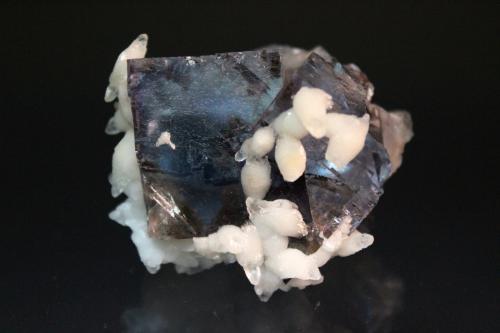 Fluorite, Calcite
Cave-in-Rock, Hardin County, Illinois, USA
6 x 4.5 cm (Author: Don Lum)