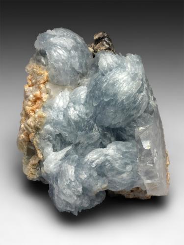 Celestine
Wessels Mine (Wessel’s Mine), Hotazel, Kalahari manganese field, Northern Cape Province, South Africa
3.5 cm x 2.5 cm x 2.4 cm (Author: xdxucn)