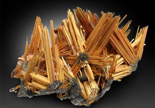 Rutile, Hematite
Novo Horizonte, Bahia, Brazil
5.5 x 3.5 x 3 cm (Author: xdxucn)