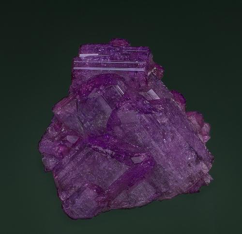 Vesuvianite
Jeffrey Mine, Asbestos, Estrie, Québec, Canada
2.8 x 2.6 cm (Author: am mizunaka)