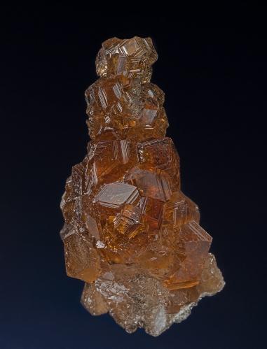 Grossular
Jeffrey Mine, Asbestos, Estrie, Québec, Canada
5.6 x 3.3 cm (Author: am mizunaka)