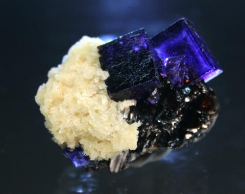 Fluorite, Barite, Sphalerite
Elmwood Mine, Smith County, Tennessee, USA
4.8 x 3.2 cm (Author: Don Lum)