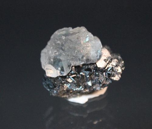 Fluorite, Sphalerite
Naica Mine, Naica, Mun. de Saucillo, Chihuahua, Mexico
3.0 x 2.6 cm (Author: Don Lum)