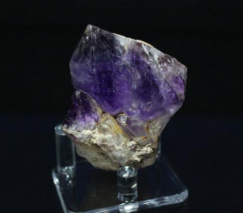 Quartz var amethyst
Macon County, North Carolina, USA
6.8 x 4.5 cm (Author: Don Lum)