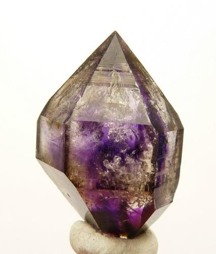 Quartz var. amethyst
Brandberg, Namibia
31 x 19 x 17 mm
Amethyst quartz crystal. (Author: Pierre Joubert)