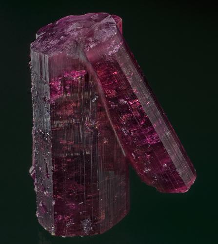 Elbaite
Jonas Mine, Conselheiro Pena, Doce valley, Minas Gerais, Brazil
4.1 cm x 5.2 cm x 2 cm (Author: am mizunaka)