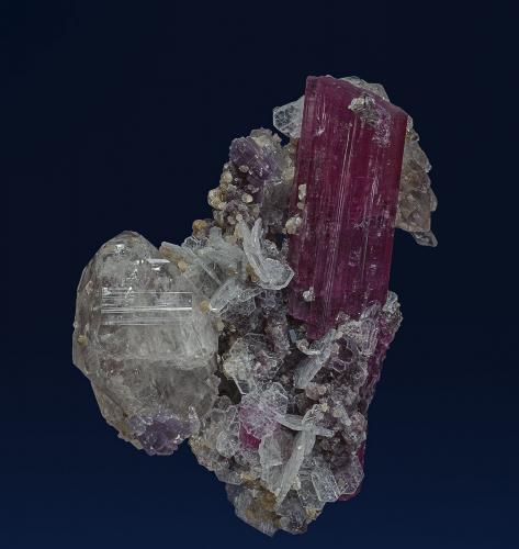 Elbaite, Quartz, Albite, Lepidolite
Jonas Mine, Conselheiro Pena, Doce valley, Minas Gerais, Brazil
6.4 x 4.3 cm (Author: am mizunaka)