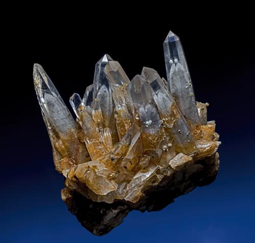 Quartz
Obira mine, Ono-gun, Oita Prefecture, Kyushu Region, Japan
9.2 x 9.0 cm (Author: am mizunaka)